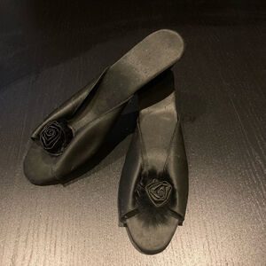 Women's Unbranded Black Slippers Size 9